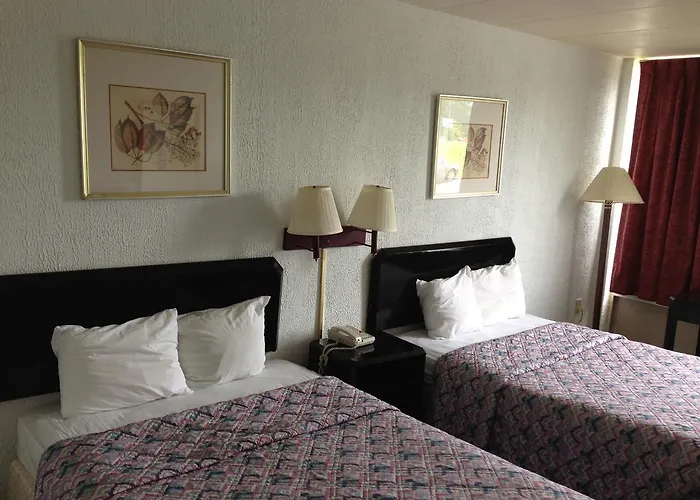 Hotel Super 8 East