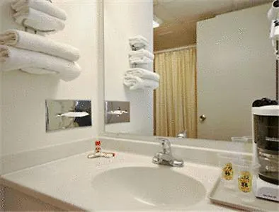 Hotel Super 8 East 2*